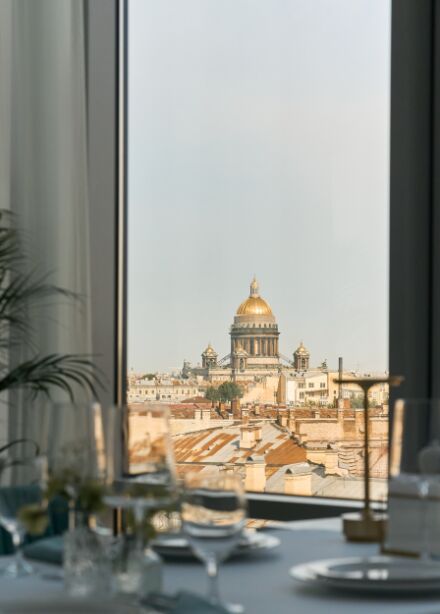 МИРОВЫЕ РОК-ХИТЫ НА ВИОЛОНЧЕЛЯХ. В Панорамном ресторане «Амбассадор»