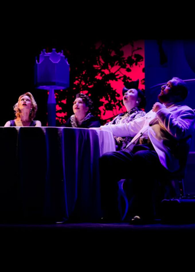 Спектакль "Неугомонный дух"