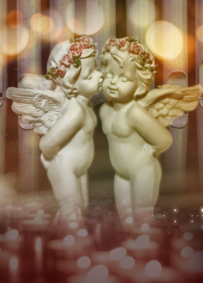 Романтический Орган при свечах