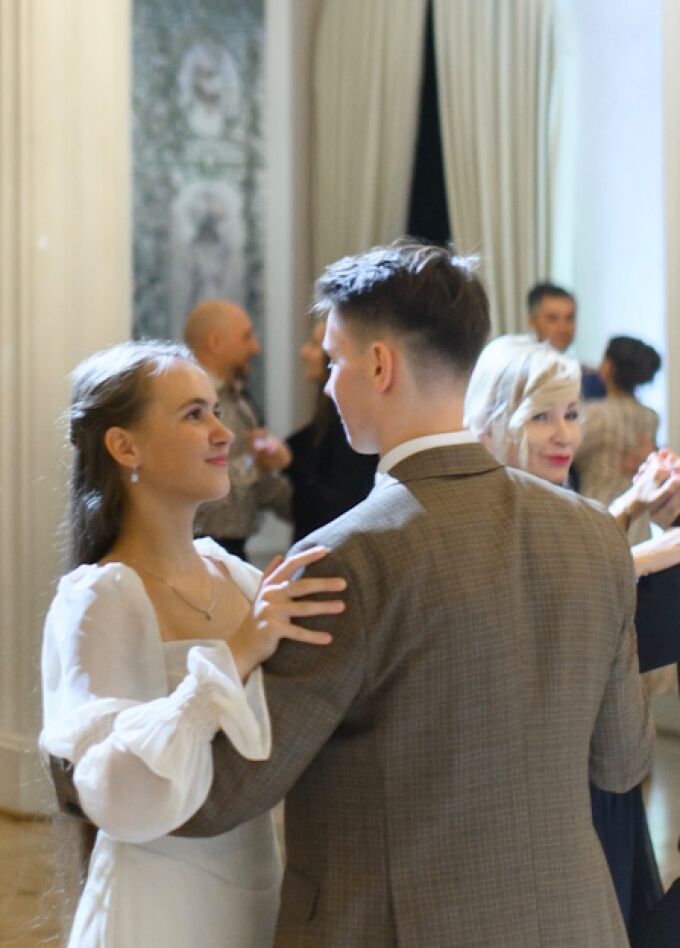 Светский салон в особняке XIX века