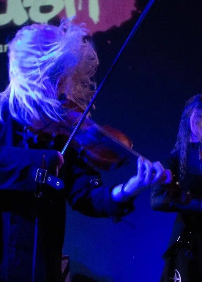 Новый год под рок-хиты в старинном Особняке