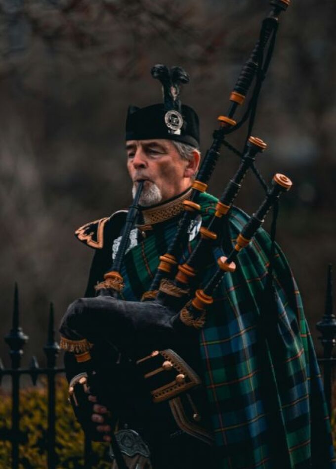НОВЫЙ ГОД В ШОТЛАНДСКОМ СТИЛЕ ПРИ СВЕЧАХ (Волынки и барабаны Санкт-Петербурга)