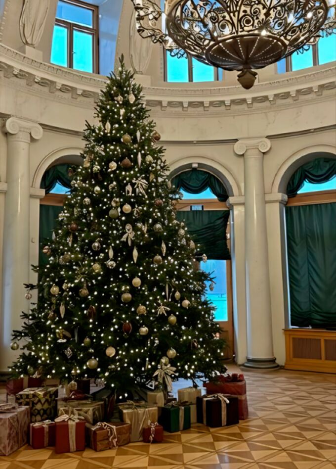 От полонеза до признания в любви: традиции императорских балов