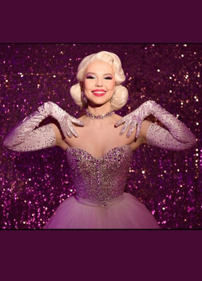 Сборный Новогодний Корпоратив. Christmas Party с бурлеск – кабаре Madam Boom!