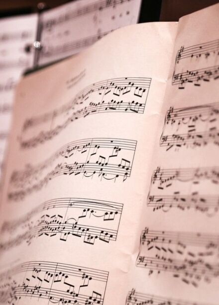 Фантастический орган при свечах