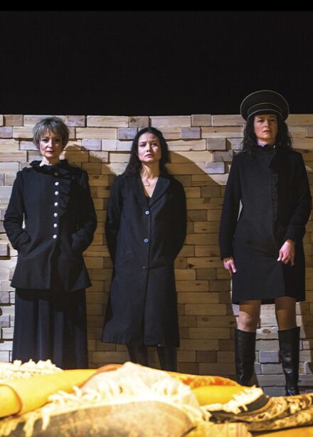 Три сестры (Театр им. Ленсовета)